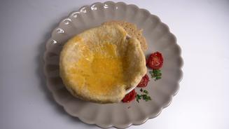 Zucchinisuppe mit Blätterteighaube
