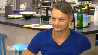 Sascha improvisiert beim Dessert