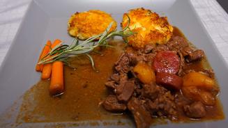 Lammragout mit Kartoffel-Kürbistalern