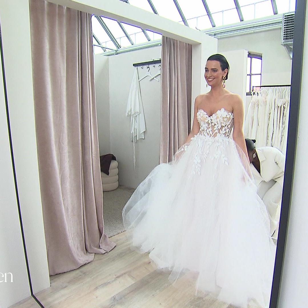 Dieses Kleid mit Blumenmuster ist Melanies Idee Dieses Kleid mit Blumenmuster ist Melanies Idee