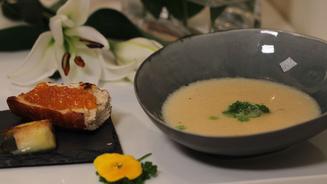 Petersilienwurzelsüppchen mit Crostini