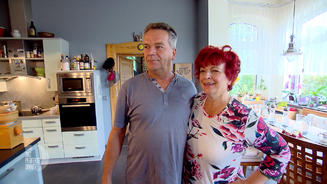 Bettina lebt in ehemaligen Bahnhof