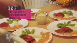 Süße Grießfrikadellen mit Erdbeersoße