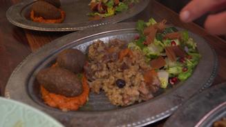 Kibbeh und geschichtetes Lamm