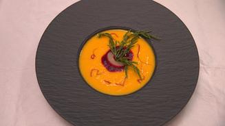 Kürbissuppe mit Brot
