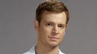 spielt Dr. Connor Rhodes