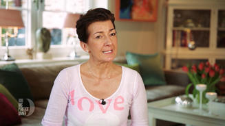 Lisa serviert ein japanisches Menü