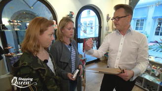Leslie sucht ein College-Accessoire