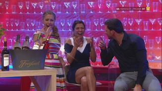 Sabia und Leonard beim Flirt erwischt