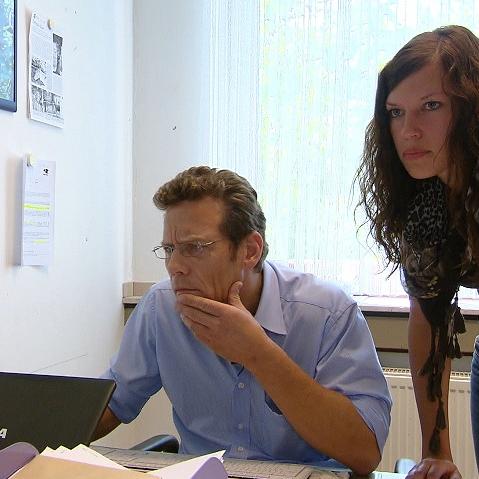 Tiergeschichten3 - VOX-DOCMA TV - Amtsveterinr Dr. Ralf Lang und seine Helfer holen verwahrloste Katzen aus einer Wohnung Tiergeschichten3 - VOX-DOCMA TV - Amtsveterinr Dr. Ralf Lang und seine Helfer holen verwahrloste Katzen aus einer Wohnung