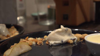 Birne aus dem Eiskeller, dazu Ingwer