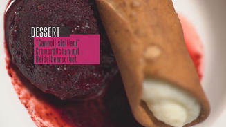 Cannoli Siciliani mit Heidelbeersorbet