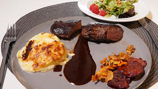 Rehrücken mit Kartoffelgratin