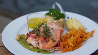 Atlantikhummer mit Juliennegemüse