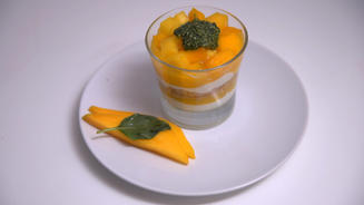 Quark-Dessert auf Pasta de Manga 