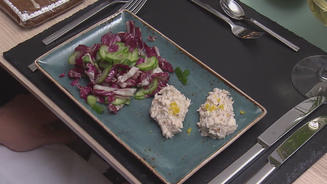 Forellenmousse-Nocken an Radiccio