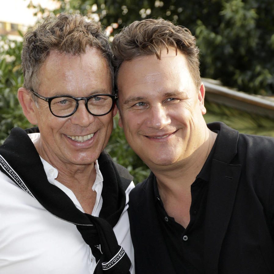 Guido Maria Kretschmer mit Ehemann Frank Mutters bei der Premiere des Theaterstücks Mord im Orientexpress in der Komödi