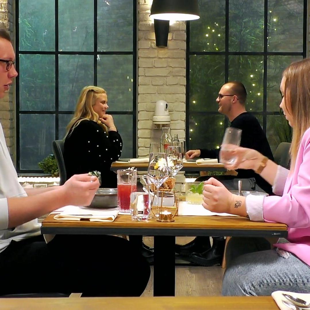 Jonas ist ein Frühaufsteher, doch Sabrina hat so ihre Schwierigkeiten morgens. Jonas ist ein Frühaufsteher, doch Sabrina hat so ihre Schwierigkeiten morgens.