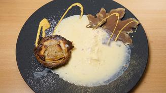 Apfeltarte und Marzipaneis