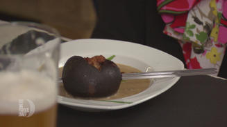 Maronencremesuppe mit Portweinpflaume