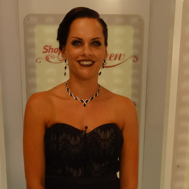 Shopping Queen Duesseldorf 2016 Catwalk Anja.jpg Shopping Queen Duesseldorf 2016 Catwalk Anja.jpg