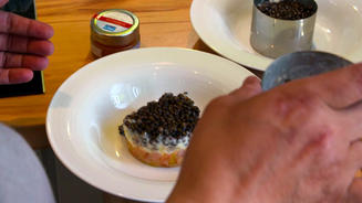 Lachs-Orangen-Tatar mit Spargelmousse 