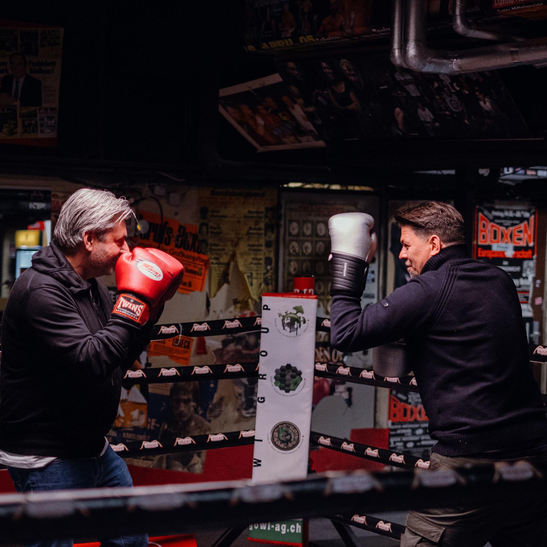 Tim Mälzer (l.), Hans Jörg Bachmeier leisten sich ein hartes Duell Tim Mälzer (l.), Hans Jörg Bachmeier leisten sich ein hartes Duell
