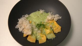 Ziegenkäseravioli, Petersilienschaum