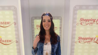 Angela wird zum "Hippie Mädchen"