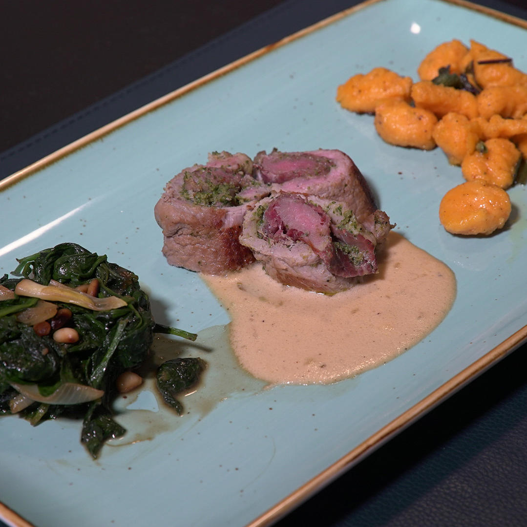 Kalbsinvoltini mit Süßkartoffel-Gnocchi und Spinat Kalbsinvoltini mit Süßkartoffel-Gnocchi und Spinat
