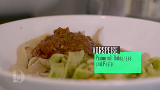 Vollkorn-Penne mit Pesto und Bolognese