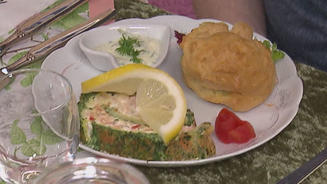 Lachsroulade / Windbeutel mit Krabben