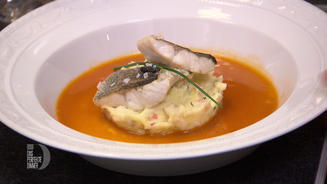 Wolfsbarsch auf Krebs-Kartoffelpüree