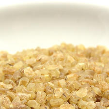 Bulgur in einer Porzellanschale Bulgur in einer Porzellanschale