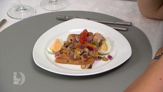 Spargelsalat auf geröstetem Toast