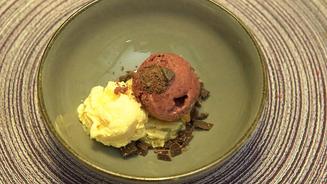 Rote-Beete-Eis mit Schokoladeneis