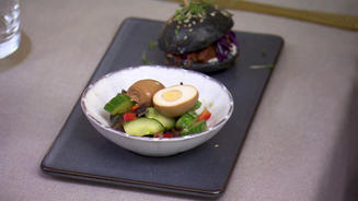 Chinesischer Salat mit Mini-Burger