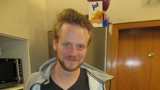 Svens Ehefrau spielt Bier-Fee