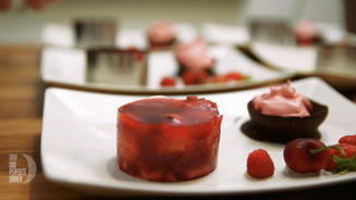 Himbeer-Limetten-Eis in Schoko-Schale