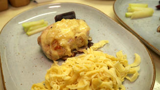 Kalbsfilet mit Bergkäse überbacken