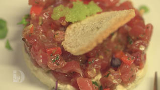 Thunfischtartar auf Gurkenmousse