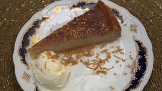 Bananen-Kuchen mit Vanille-Eis