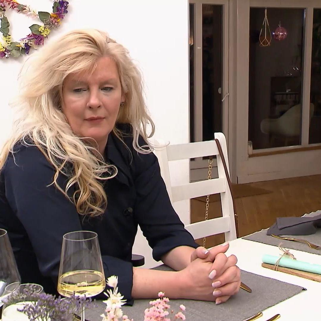 Kira genießt lieber die Ruhe und den Wein. Kira genießt lieber die Ruhe und den Wein.