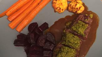 Rehrücken mit Pistazien-Käse-Kruste