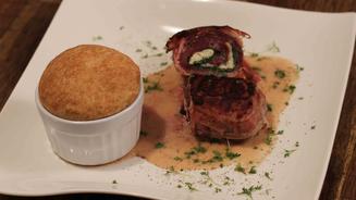 Gefüllte Rehroulade an Cognacsoße