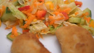 Rissóis com Salada