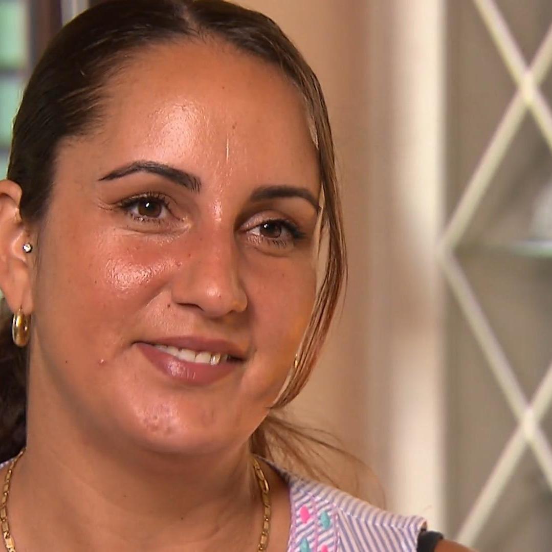 „Wir sind Familie“, betont Menowins Frau Senay Fröhlich ganz deutlich und stärkt ihrem Mann auch in schwierigen Zeiten wie diesen ganz fest den Rücken.
