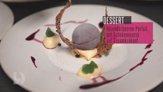 Holunderbeerenparfait mit Sesamkrokant