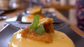 Kartäuserklöße mit Weinschaumsauce 
