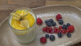 Bayerisch Creme mit Mangospiegel